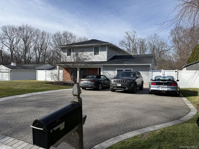 3 Pimlico Court, Commack, NY 11725