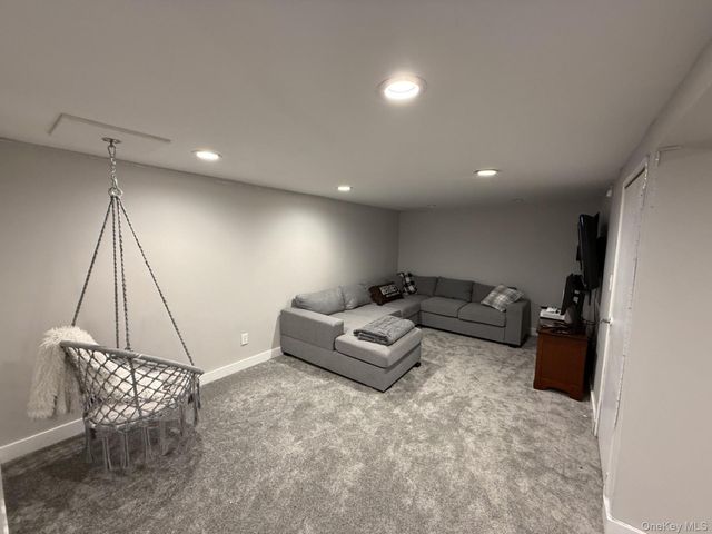 3 Pimlico Court, Commack, NY 11725