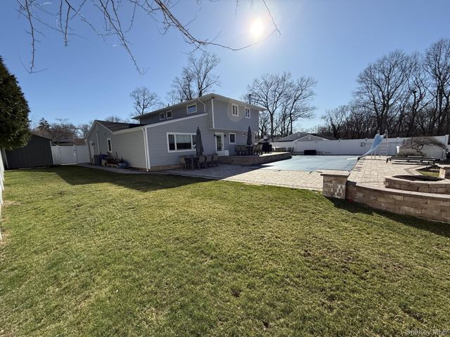 3 Pimlico Court, Commack, NY 11725