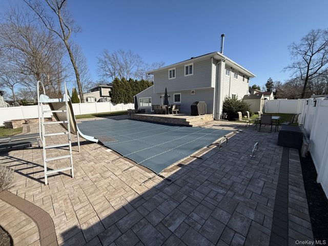 3 Pimlico Court, Commack, NY 11725