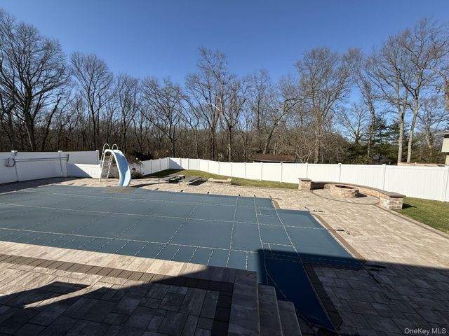 3 Pimlico Court, Commack, NY 11725