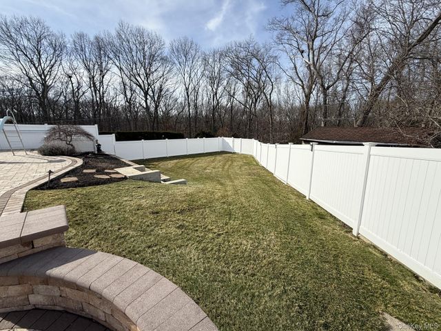 3 Pimlico Court, Commack, NY 11725