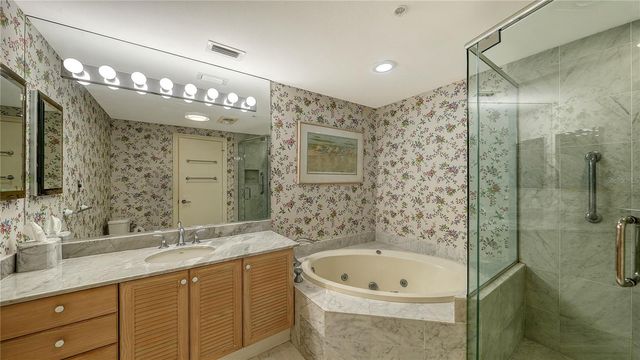 585 SANCTUARY DRIVE B502, Longboat Key, FL 34228