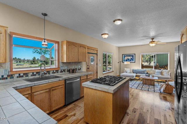 62262 Chickadee Lane, Bend, OR 97701