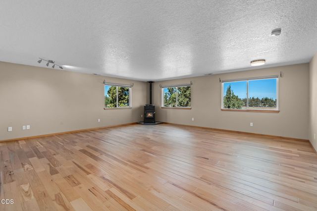 62262 Chickadee Lane, Bend, OR 97701