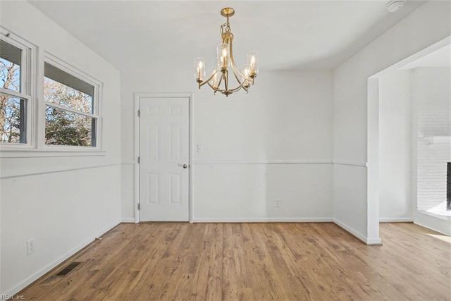 6 Barron DR, Newport News, VA 23608