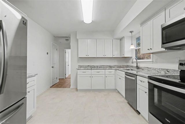 6 Barron DR, Newport News, VA 23608