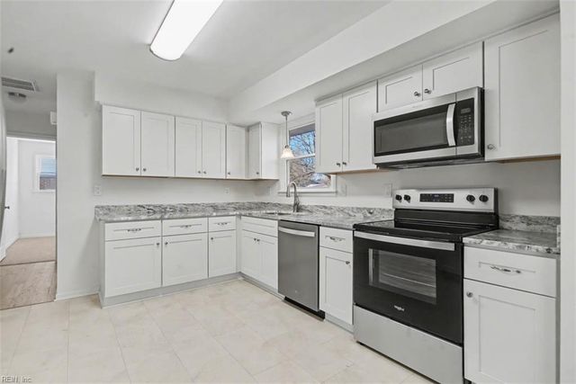 6 Barron DR, Newport News, VA 23608