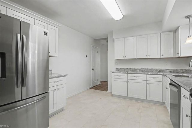 6 Barron DR, Newport News, VA 23608