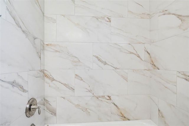 6 Barron DR, Newport News, VA 23608