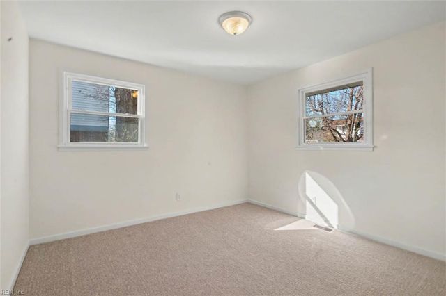 6 Barron DR, Newport News, VA 23608