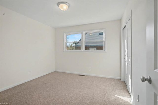 6 Barron DR, Newport News, VA 23608