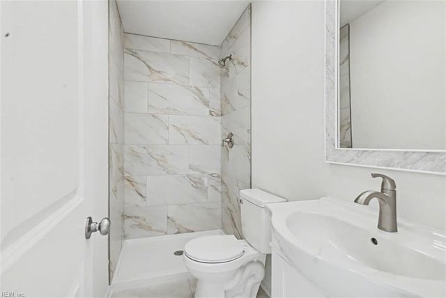 6 Barron DR, Newport News, VA 23608