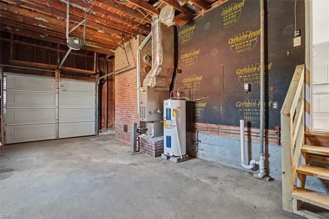 6 Barron DR, Newport News, VA 23608