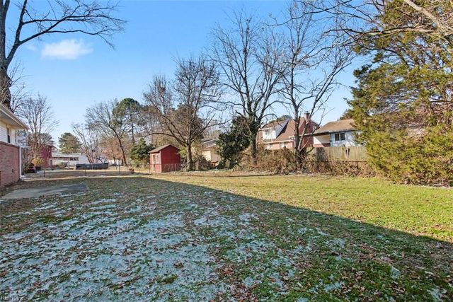 6 Barron DR, Newport News, VA 23608