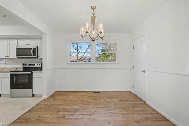 6 Barron DR, Newport News, VA 23608