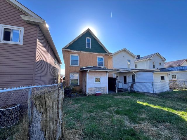 104 W 8th Ave, Tarentum, PA 15084