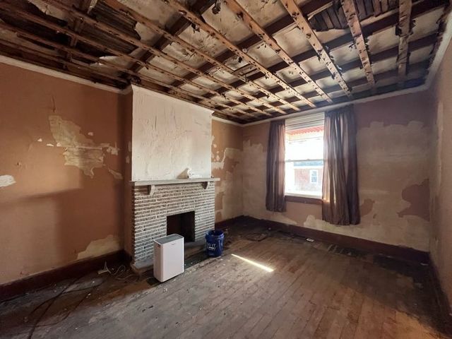 104 W 8th Ave, Tarentum, PA 15084