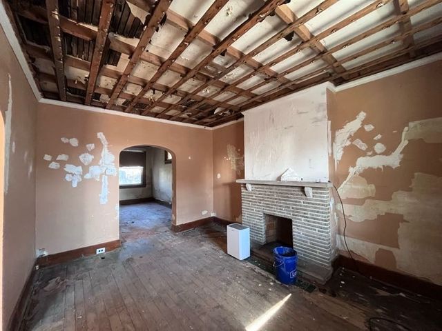 104 W 8th Ave, Tarentum, PA 15084