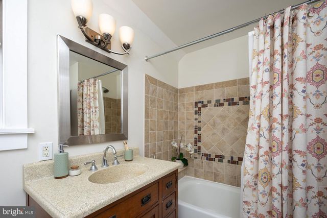 39 W GRAVERS LN, Philadelphia, PA 19118