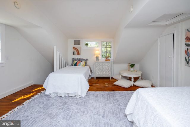 39 W GRAVERS LN, Philadelphia, PA 19118