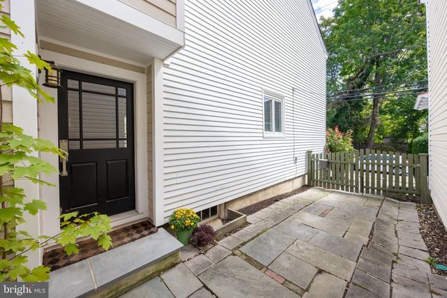39 W GRAVERS LN, Philadelphia, PA 19118