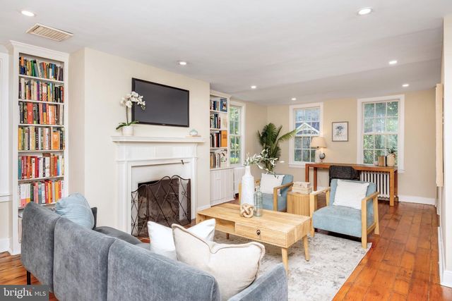 39 W GRAVERS LN, Philadelphia, PA 19118