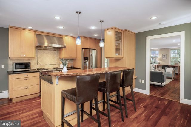 39 W GRAVERS LN, Philadelphia, PA 19118