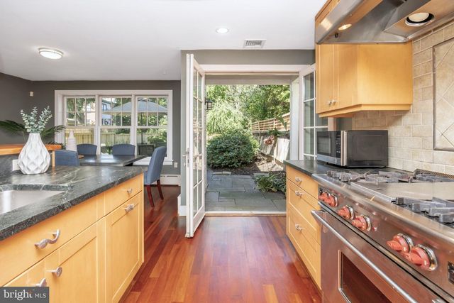 39 W GRAVERS LN, Philadelphia, PA 19118
