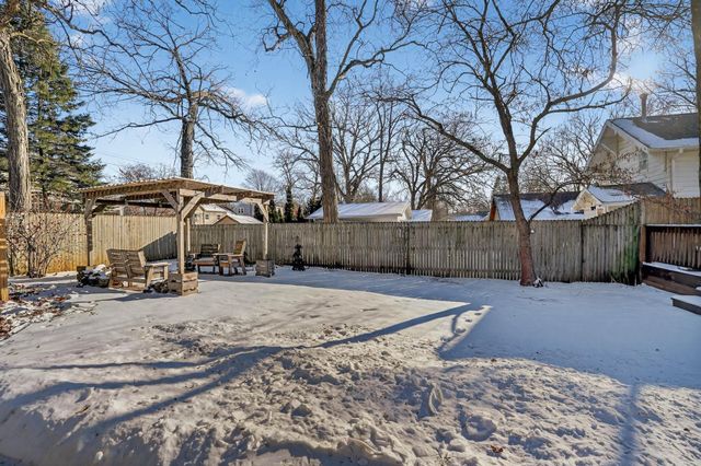 1916 Rainbow Drive, Cedar Falls, IA 50613