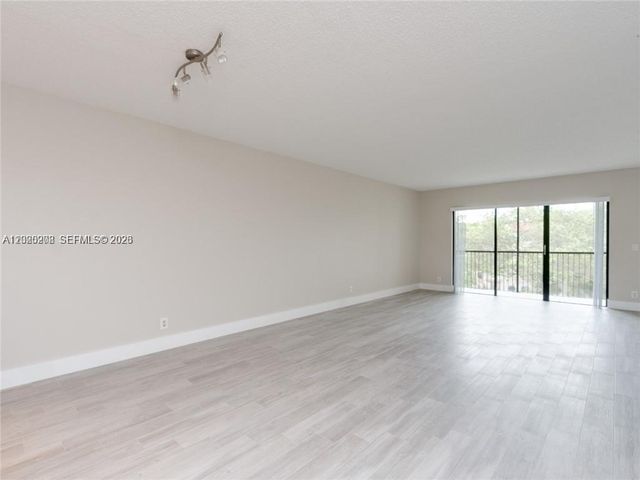436 Lakeview Dr 203, Weston, FL 33326