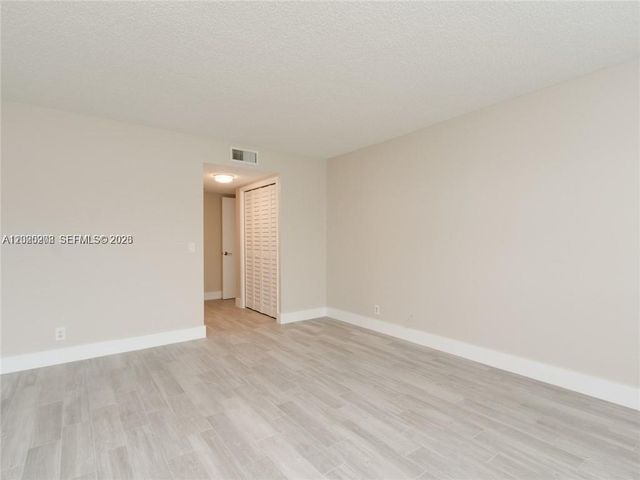 436 Lakeview Dr 203, Weston, FL 33326
