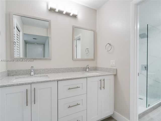 436 Lakeview Dr 203, Weston, FL 33326