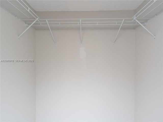 436 Lakeview Dr 203, Weston, FL 33326