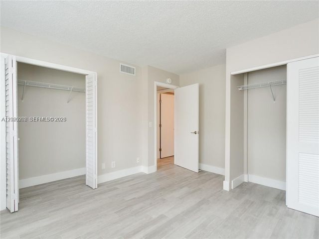 436 Lakeview Dr 203, Weston, FL 33326