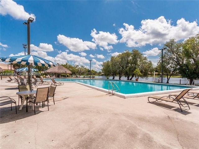 436 Lakeview Dr 203, Weston, FL 33326