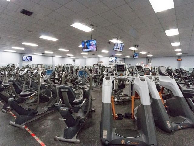 436 Lakeview Dr 203, Weston, FL 33326
