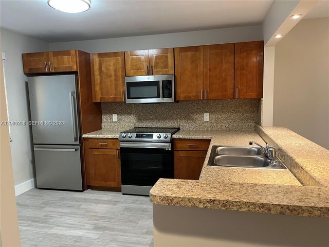 436 Lakeview Dr 203, Weston, FL 33326