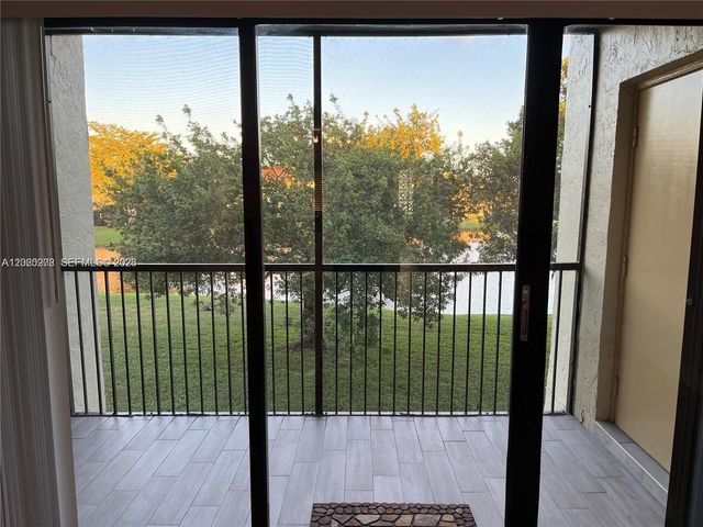 436 Lakeview Dr 203, Weston, FL 33326