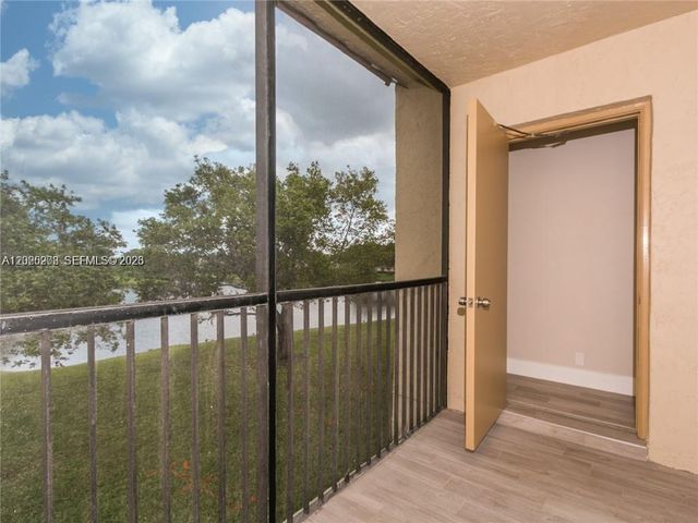 436 Lakeview Dr 203, Weston, FL 33326