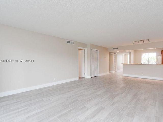 436 Lakeview Dr 203, Weston, FL 33326