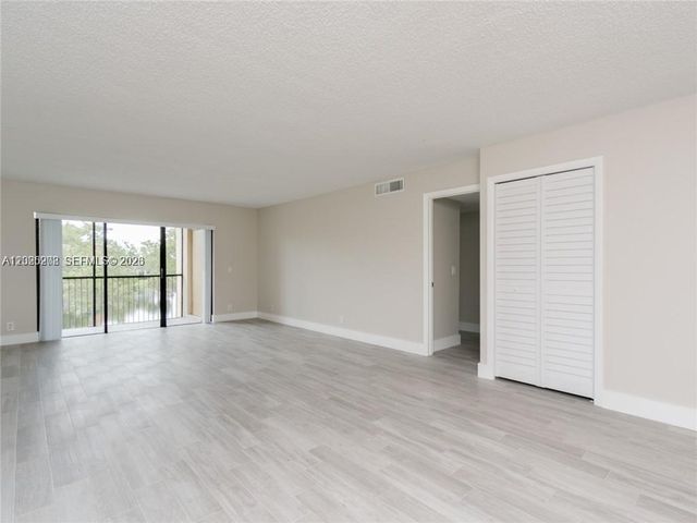 436 Lakeview Dr 203, Weston, FL 33326