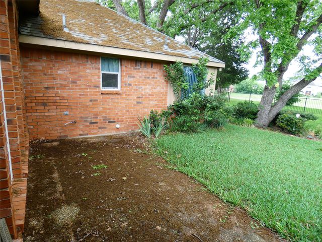 506 Baltusrol Circle, Garland, TX 75044