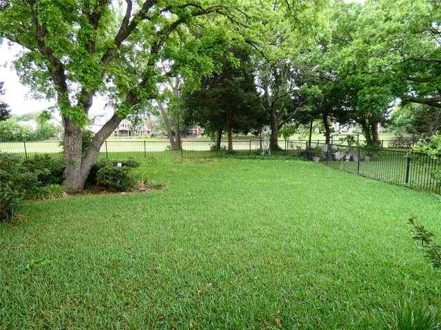 506 Baltusrol Circle, Garland, TX 75044