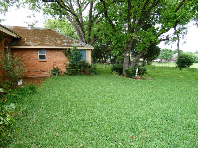 506 Baltusrol Circle, Garland, TX 75044