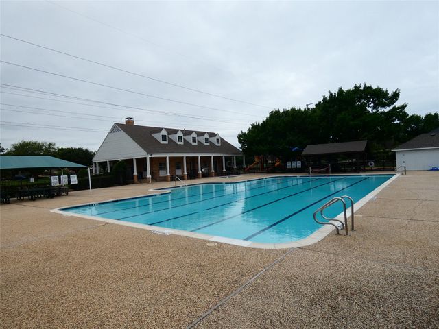 506 Baltusrol Circle, Garland, TX 75044
