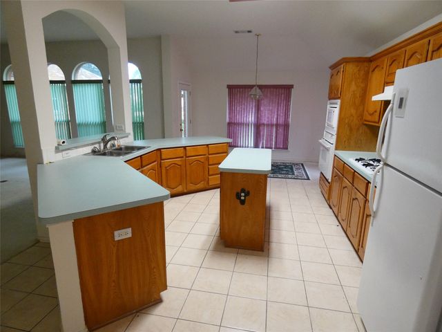 506 Baltusrol Circle, Garland, TX 75044