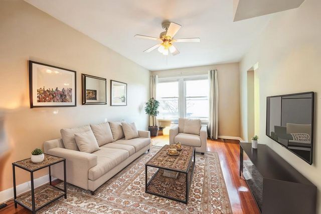4240 N Clarendon Avenue 301S, Chicago, IL 60613