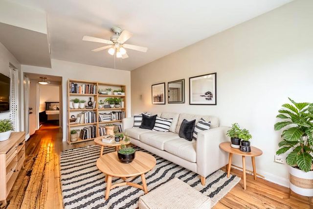 4240 N Clarendon Avenue 301S, Chicago, IL 60613