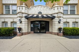 4240 N Clarendon Avenue 301S, Chicago, IL 60613